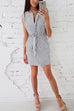 Kelsidress Robe rayée à col en V sans manches à nouer à la taille