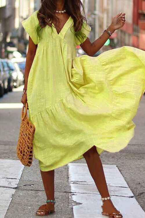 Robe à volants à manches courtes et col en V Kelsidress